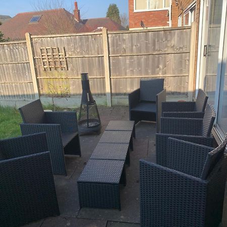 Spacious 5 Bedroom House - Sleeps 7 - 3-Car Driveway - Work - Leisure Wolverhampton Exterior photo